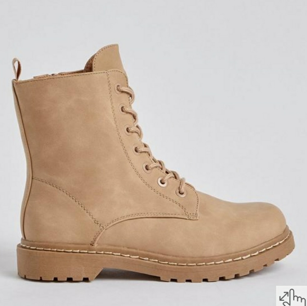 Boots - Picture 4 of 4